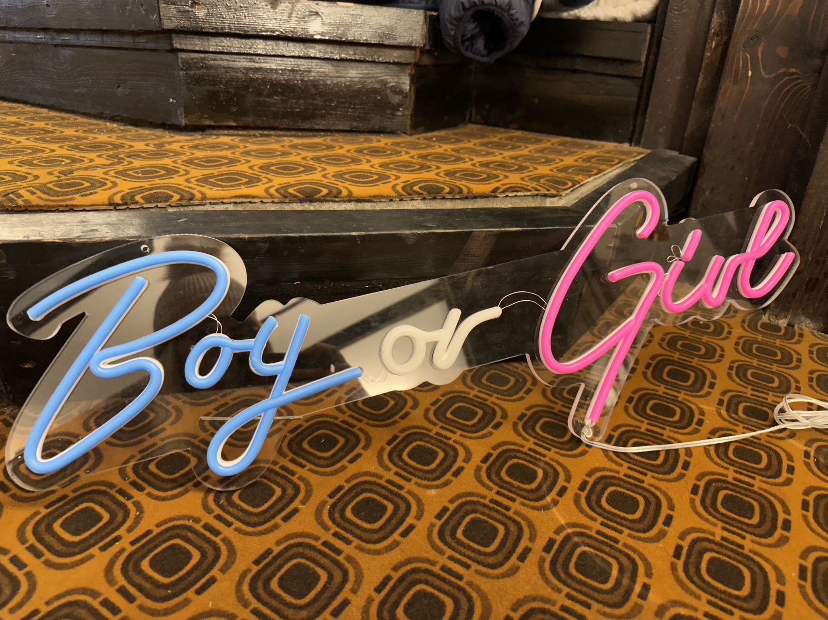 Светещ надпис boy or girl