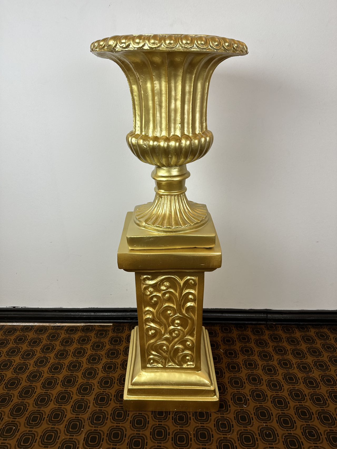 Римска колона злато