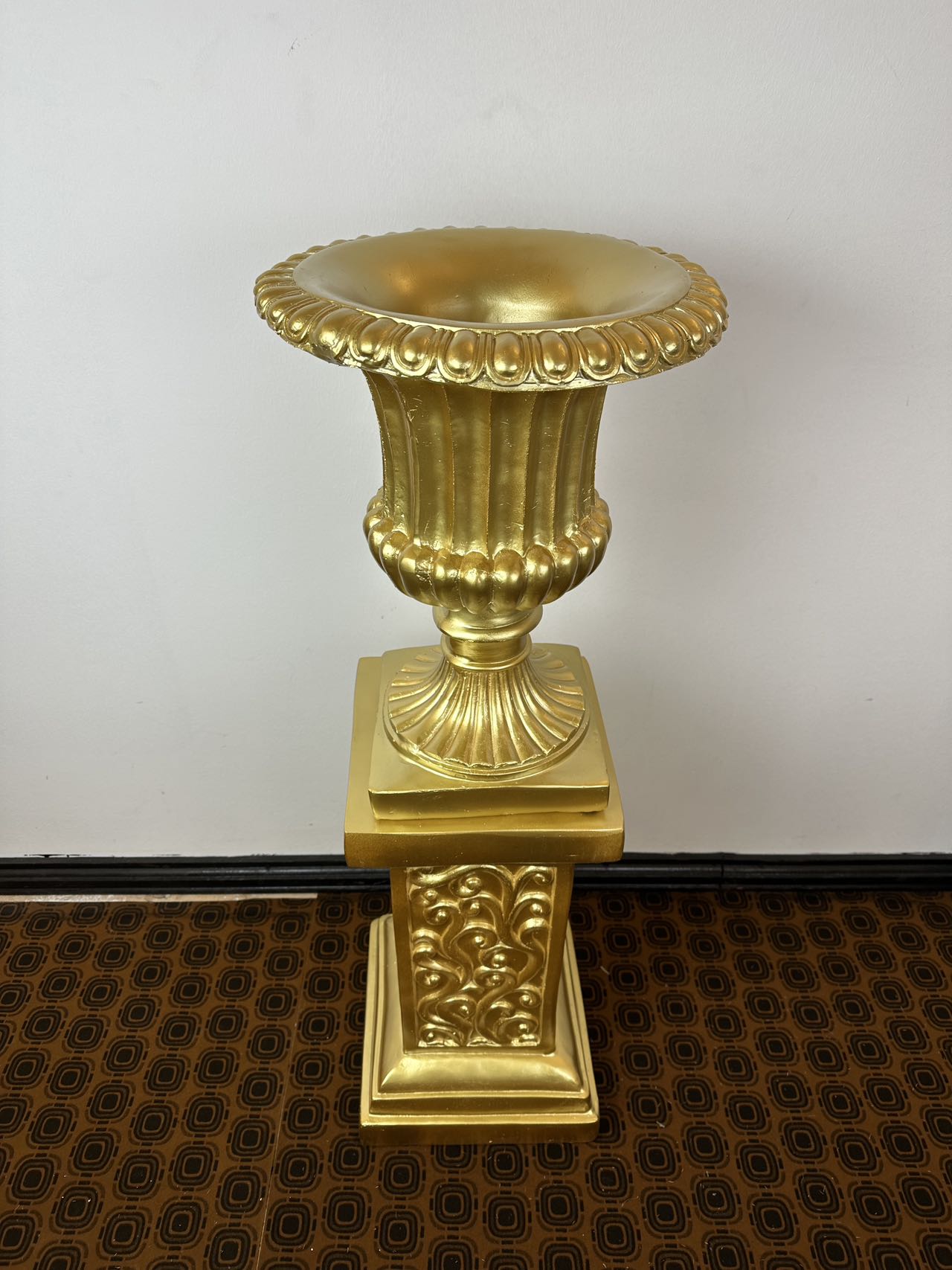 Римска колона злато