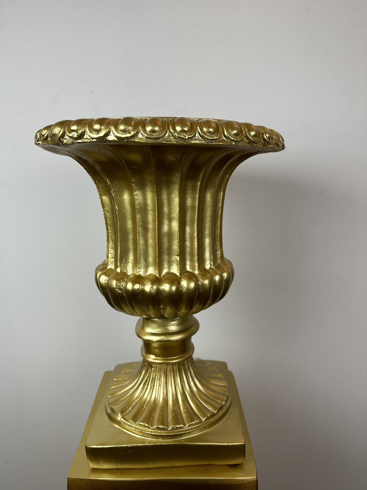 Римска колона злато