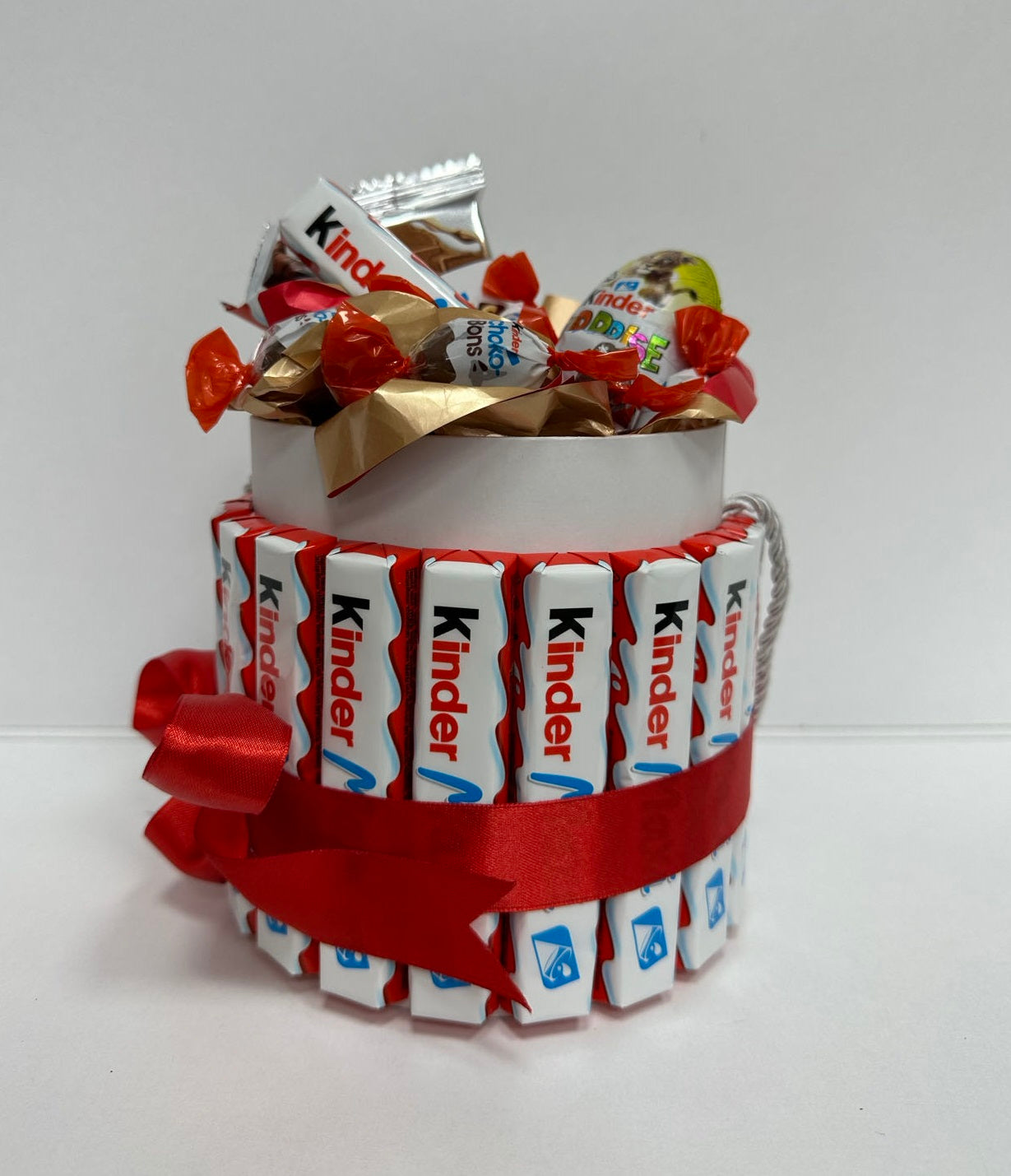 Подарък торта-лакомство