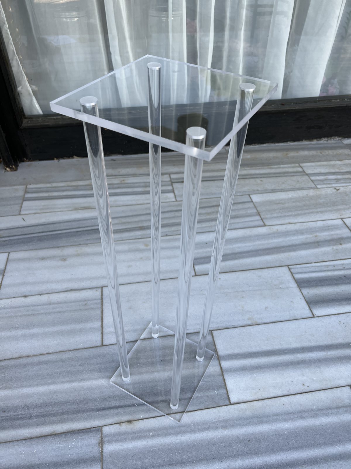 Акрилна стойка квадрат