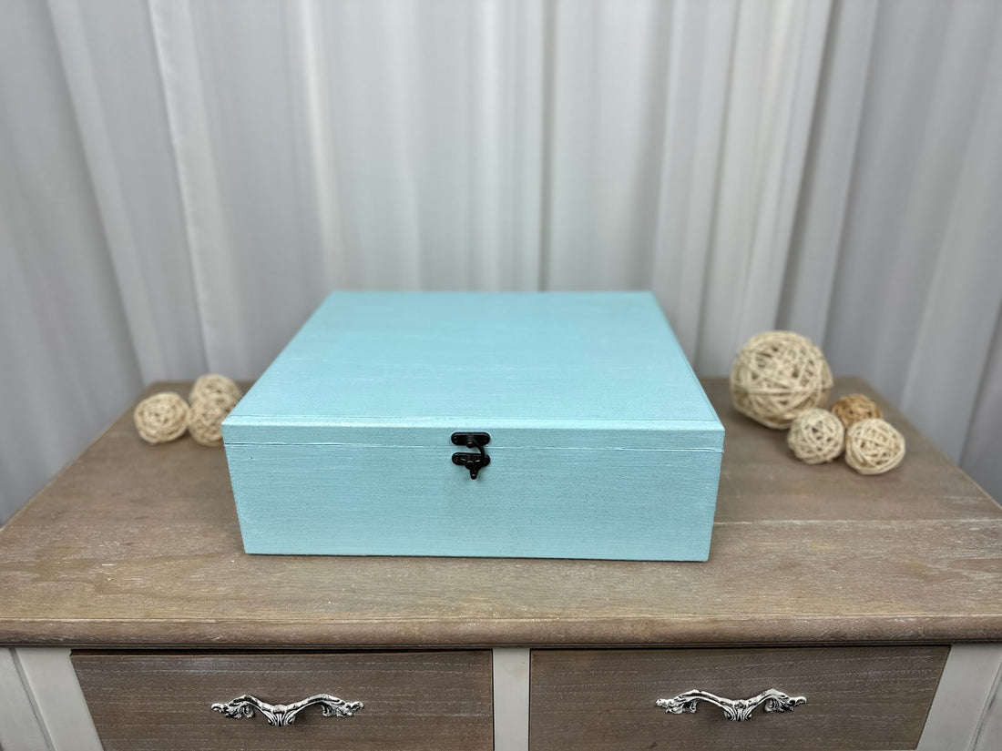 Дървена кутия 35/30/12 синя