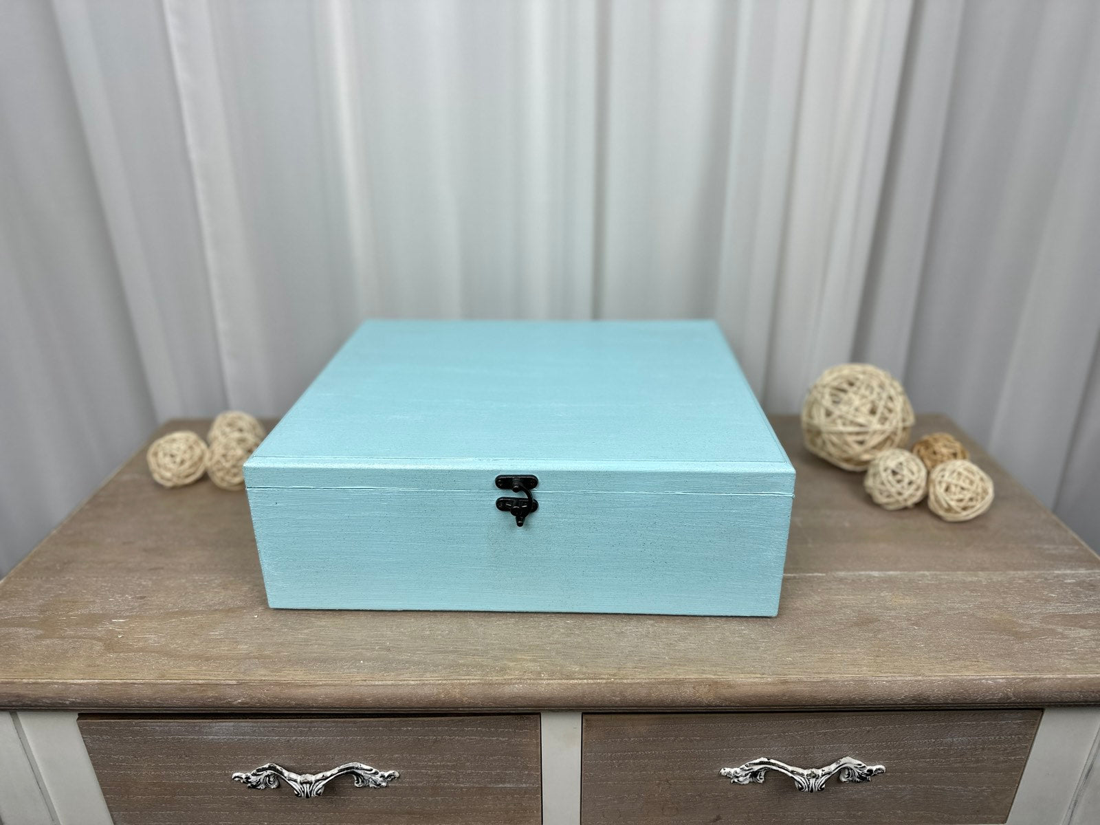 Дървена кутия 35/30/12 синя