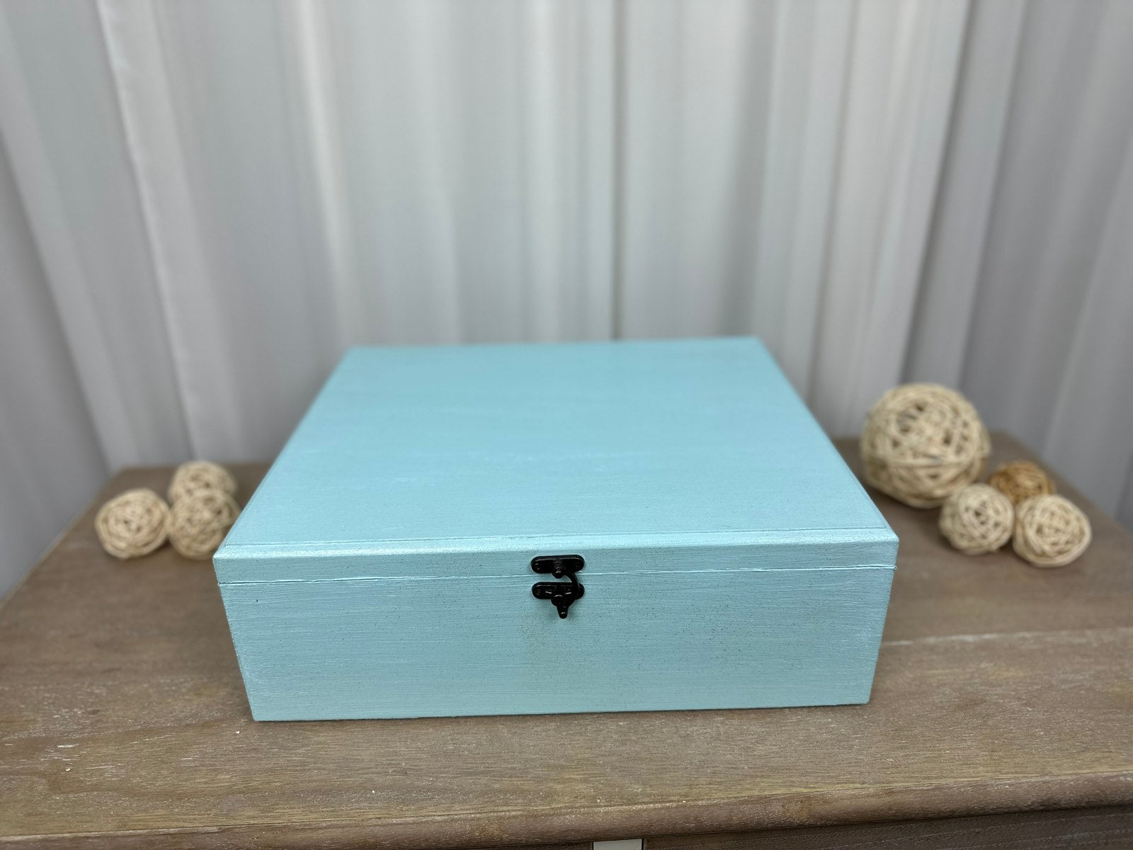 Дървена кутия 35/30/12 синя