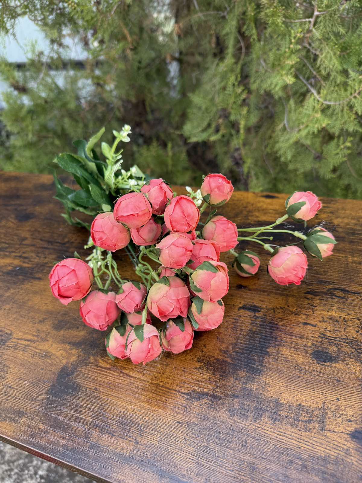 Букет божурчета затворени пъпки